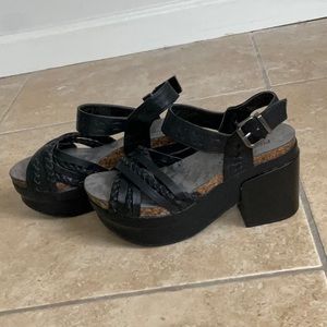 Black platform Sandler